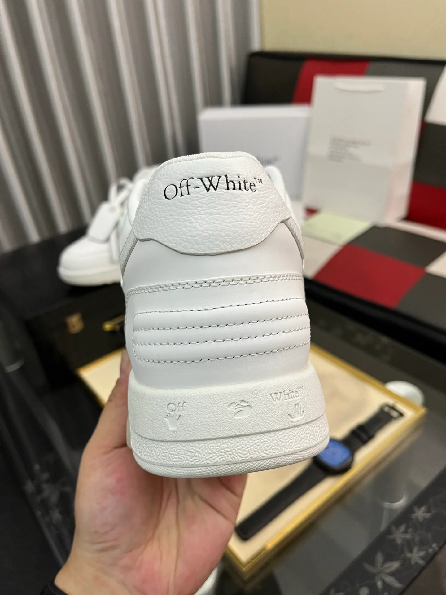 Men's shoes 💰600⌚️⌚️ OFF-White C/O VirGil Abloh fashionable and versatile casual shoes. Exclusive first release of the new model. Made of environmentally friendly cowhide leather and mesh fabric upper material. The insole is embedded with foam cushioning EVA material. The correct midsole is equipped with EVA lightweight cushioning. External tooth nail rubber outsole. The correct accessories can be customized simultaneously. Women's model: 35-40 Men's model: 39-45